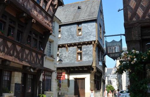 Chinon Apartment | La Maison Rouge
