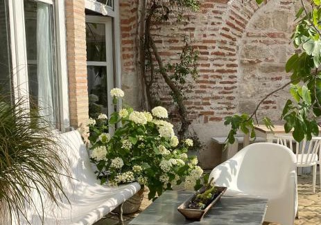 Penne-d'Agenais Bed & Breakfast | La maison sur la place
