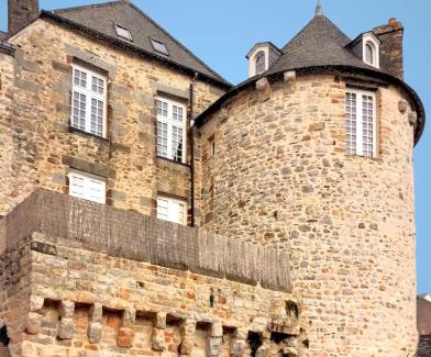 Domfront en Poiraie Bed & Breakfast | La maison sur les remparts
