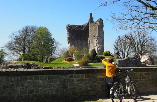 Domfront en Poiraie Bed & Breakfast | La maison sur les remparts