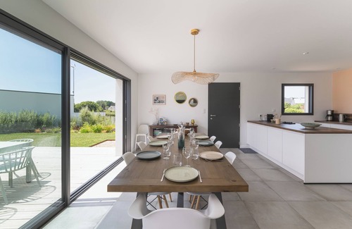 Landunvez House | La Maison Toul Ar Ran, indoor pool 29°C, 5-minute walk from the beach.