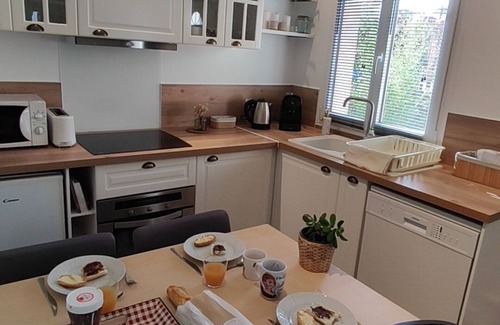 Chanteloup-en-Brie Apartment | La Maisonnette - 12 minutes from Disneyland Paris!