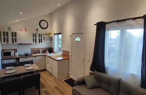 Chanteloup-en-Brie Apartment | La Maisonnette - 12 minutes from Disneyland Paris!