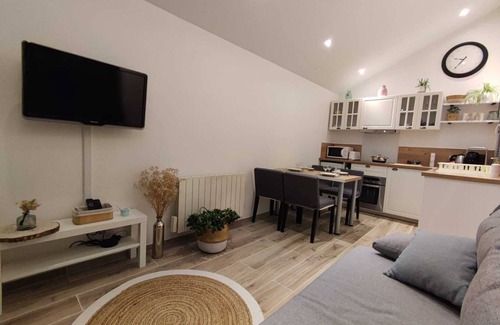 Chanteloup-en-Brie Apartment | La Maisonnette - 12 minutes from Disneyland Paris!