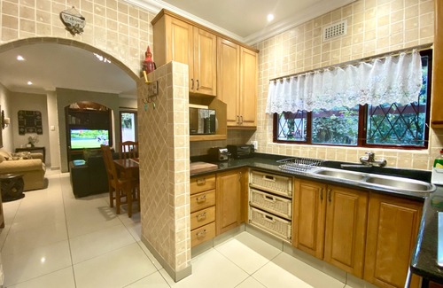 Southbroom House | La Mancha Mediterranean styled self catering home a short walk from the beach.