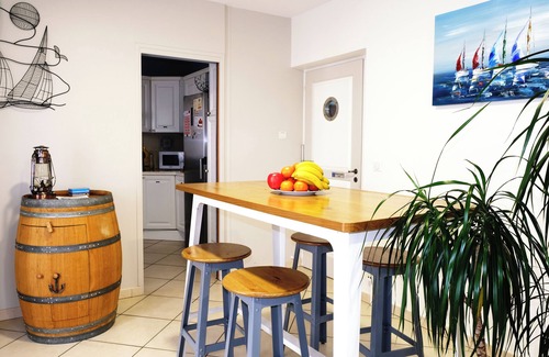 Les Mureaux Hotel | LA MARINA-Center-Parking-StationtoParis