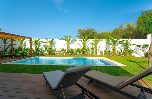 La Marsa Villa | La Marina: secure seaside with pool