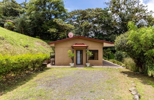 Angeles Sur Apartment | La Martinita - Cozy 2 Bedroom Cottage in San Ramon
