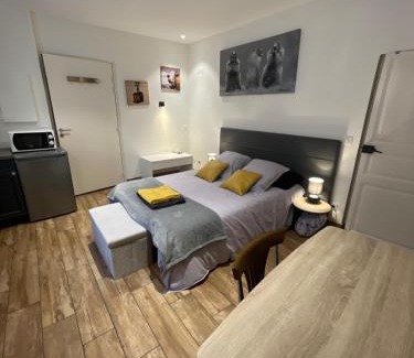 Moutiers Apartment | la Montagnette les marmottes STUDIO maison en travaux de 10h a 17h