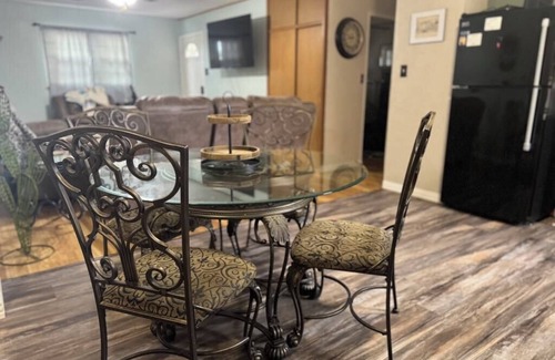Stinnett House | La Padilla Villa - Cozy 4BR in Stinnett