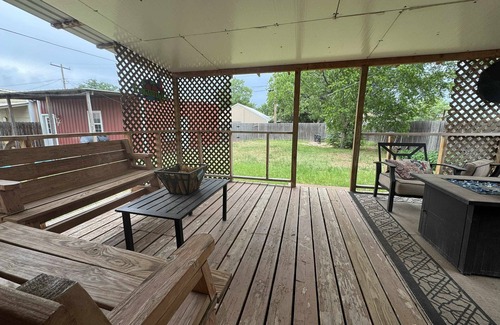 Stinnett House | La Padilla Villa - Cozy 4BR in Stinnett