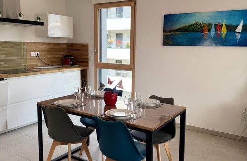 Aix-les-Bains Apartment | La parenthèse du lac - Lake view and private parking 4*