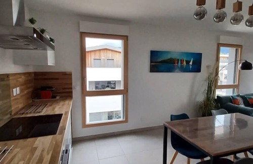 Aix-les-Bains Apartment | La parenthèse du lac - Lake view and private parking 4*