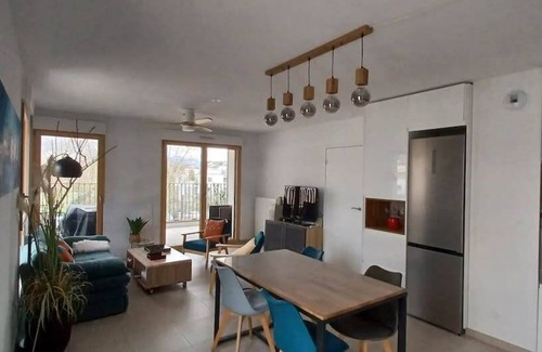 Aix-les-Bains Apartment | La parenthèse du lac - Lake view and private parking 4*