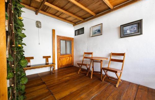 Bahia de la Academia Hotel | La Peregrina Galapagos B&B