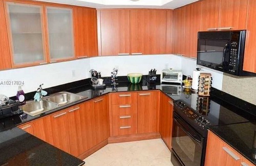 Sunny Isles Beach Apartment | La Perla 5 star Condo STR-00547