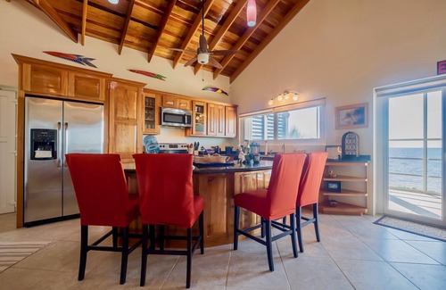 San Pedro House | La Perla Azul 3BR: Private pool, beachfront, views, kayaks, more!