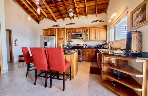 San Pedro House | La Perla Azul 3BR: Private pool, beachfront, views, kayaks, more!