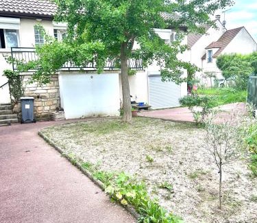 Moussy-le-Vieux Apartment | La Perle, proche Roissy CDG, Paris, Parc asterix, Disney