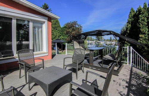 Roberval House | La Perle Rose du Lac-St-Jean