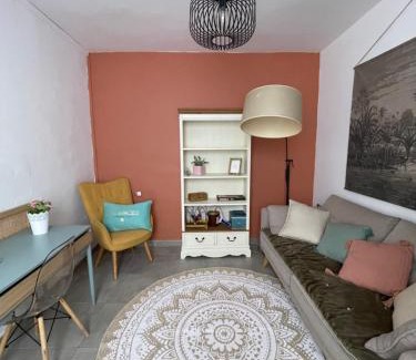 Sainte-Marie-de-Chignac House | La petite maison