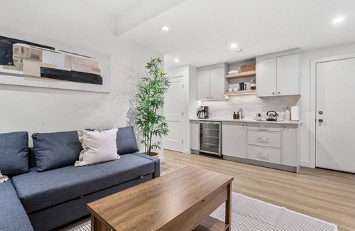 Kensington Condo | La Petite | Hot Tub | Kensington | Fenced Yard