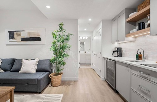 Kensington Condo | La Petite | Hot Tub | Kensington | Fenced Yard