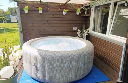 Octeville-l'Avenel House | La petite maison au jacuzzi