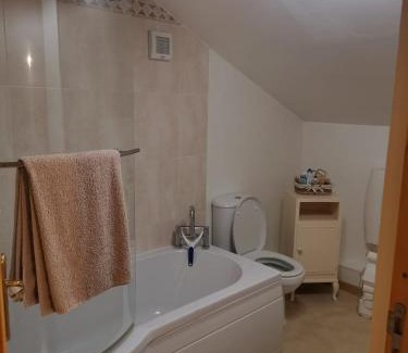 Oradour-Saint-Genest House | la Petite Maison De Vacances