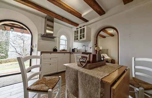 Gex House | La Petite Maison, Charming Cottage w/Scenic Views, Garden & Fire Pit