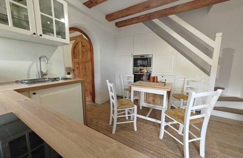 Gex House | La Petite Maison, Charming Cottage w/Scenic Views, Garden & Fire Pit