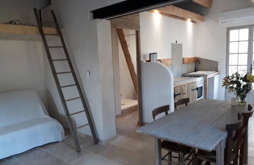 Chamaret House | La Petite Maison Dans Les Vignes