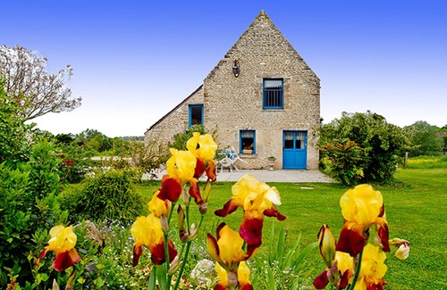 Saint-Wambert-des-Trois-Vallees Cottage | LA PETITE MAISON DANS LA PRAIRIE - COVERED/HEATED SWIMMING POOL APRIL TO OCTOBER