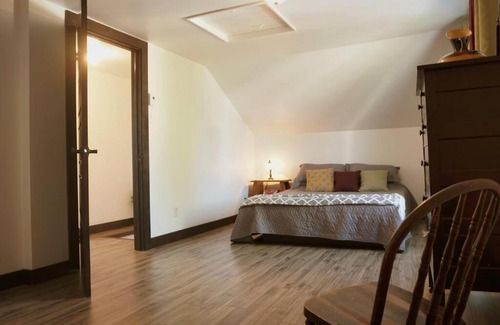 Mont-Carmel House | La petite maison du voisin
