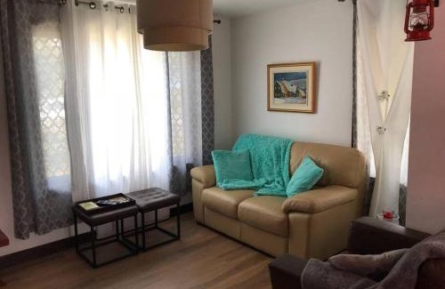 Mont-Carmel House | La petite maison du voisin