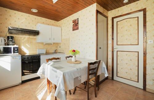 Monthault Apartment | La petite maison