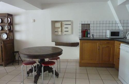 Ville-sur-Illon Apartment | la petite Maison Jaune