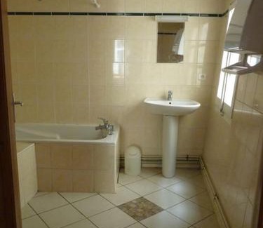 Ville-sur-Illon Apartment | la petite Maison Jaune