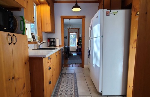 Rawdon Cottage | La Petite Maison Surrounded by Old Trees