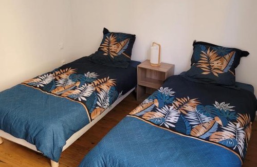 Le Puy-Notre-Dame Apartment | la petite montagne