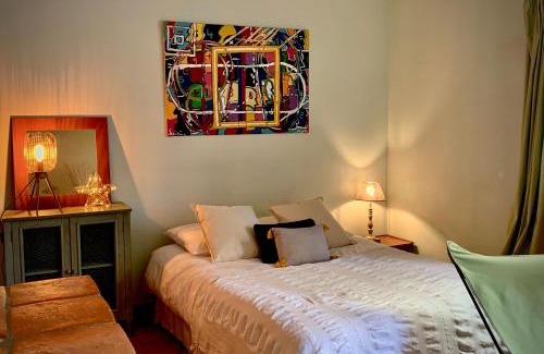 Montigny-sur-Loing Apartment | La Pierre Levée