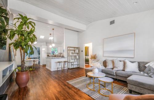 Miami Shores Villa | La Playita 4-BR Heated Pool Miami 16 Guests