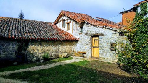 Atapuerca Hostel | La plazuela verde