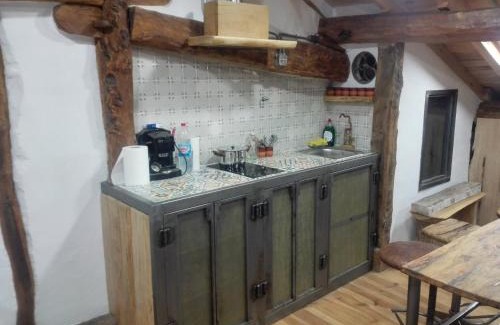 Atapuerca Hostel | La plazuela verde