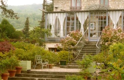Giverny Bed & Breakfast | La Pluie de Roses
