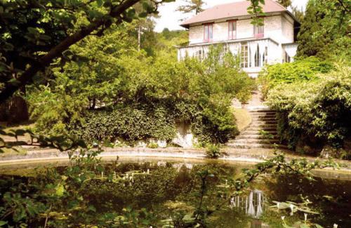 Giverny Bed & Breakfast | La Pluie de Roses