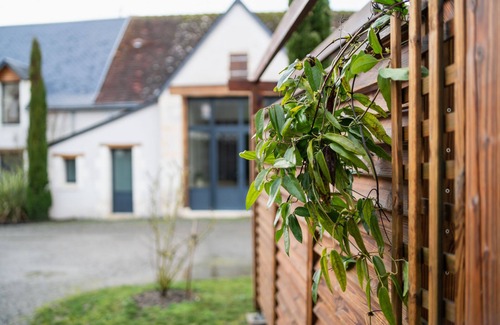 Chatillon-sur-Indre Cottage | La Poignardière, Gîte with heated swimming pool 20min from Beauval Park