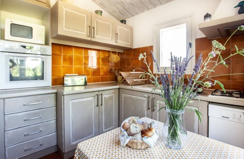 Castellet Cottage | La Pommerie, beautiful cottage in the heart of the Luberon, in the village of Castellet