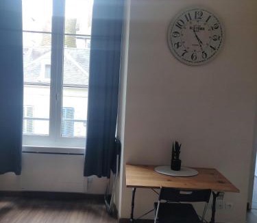 Vendome Apartment | La porte St Georges, le centre ville