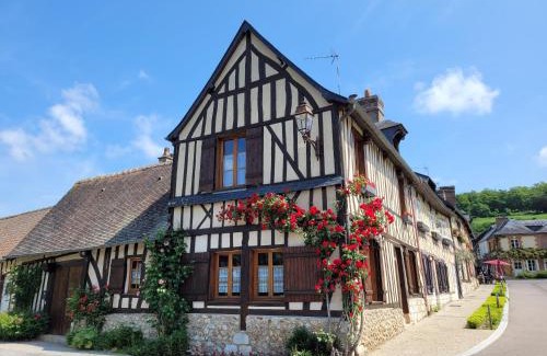 Le Bec-Hellouin House | La Porterie face à l'abbaye